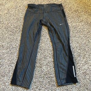 NIKE DRI-FIT capri leggings